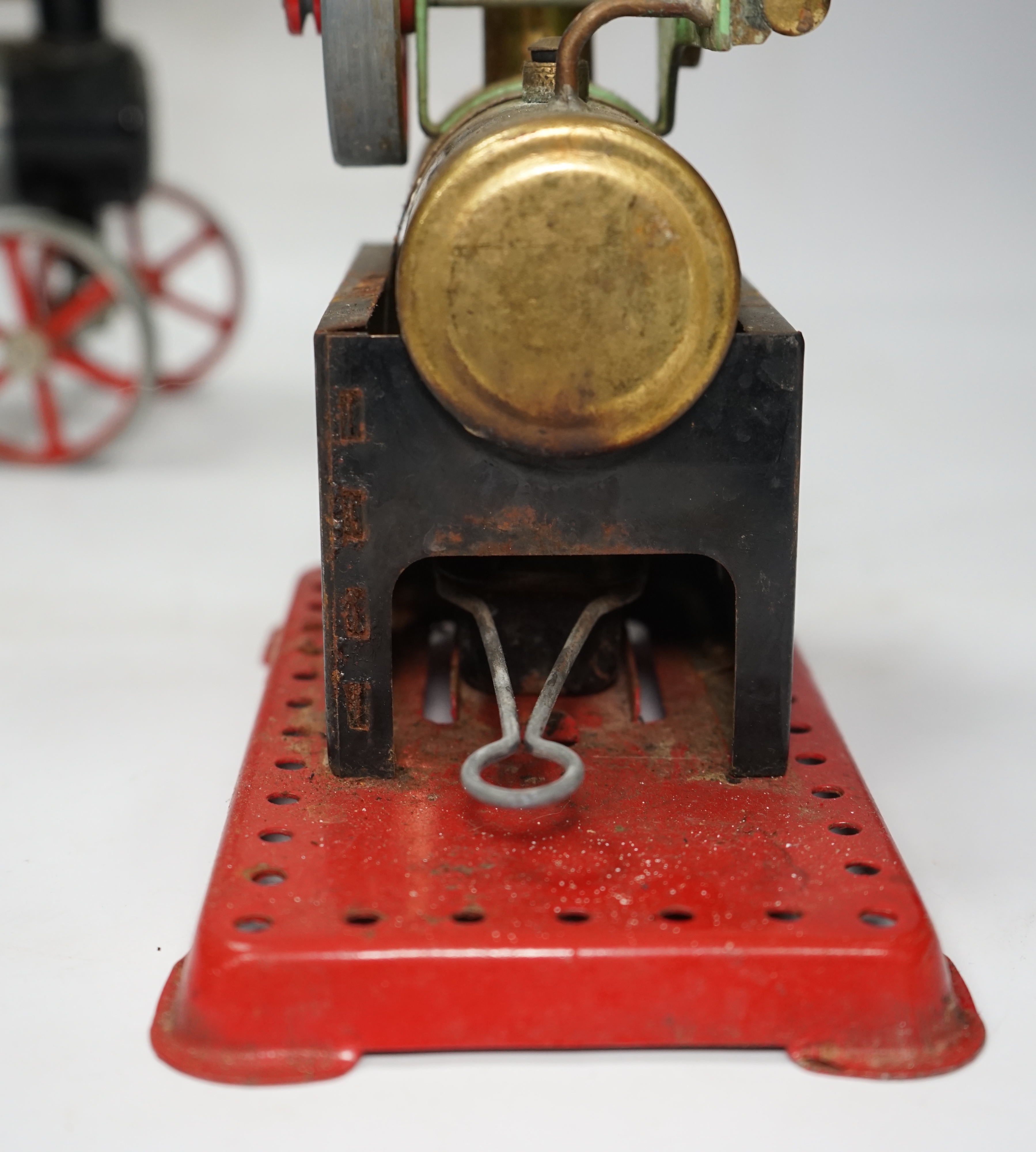 A Mamod live steam traction engine and a single cylinder stationary engine. Condition - poor to fair.